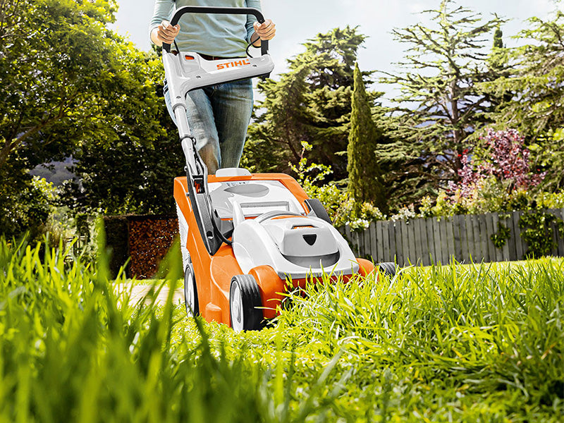 Mulching v Catching Your Lawn Clippings